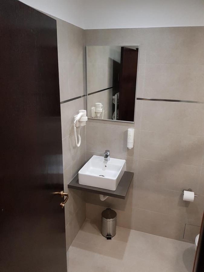 Hotel Novo Boutique Râmnicu Vâlcea Esterno foto
