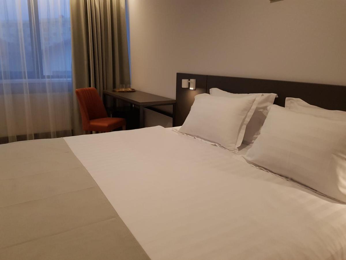 Hotel Novo Boutique Râmnicu Vâlcea Esterno foto